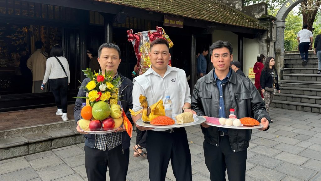 Sắm lễ dâng hương Đền Cửa Ông